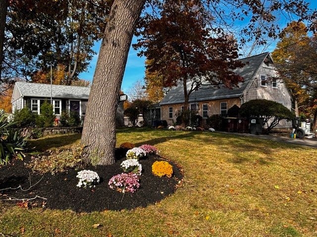 209 Lake Shore Dr, Weymouth, MA 02189