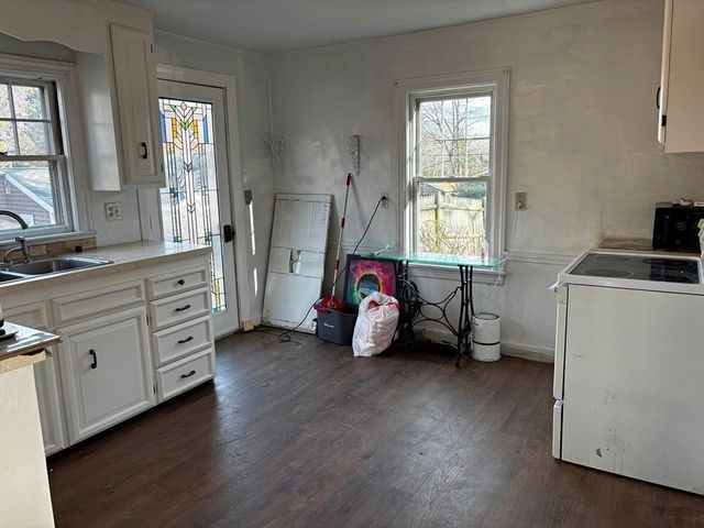 209 Lake Shore Dr, Weymouth, MA 02189