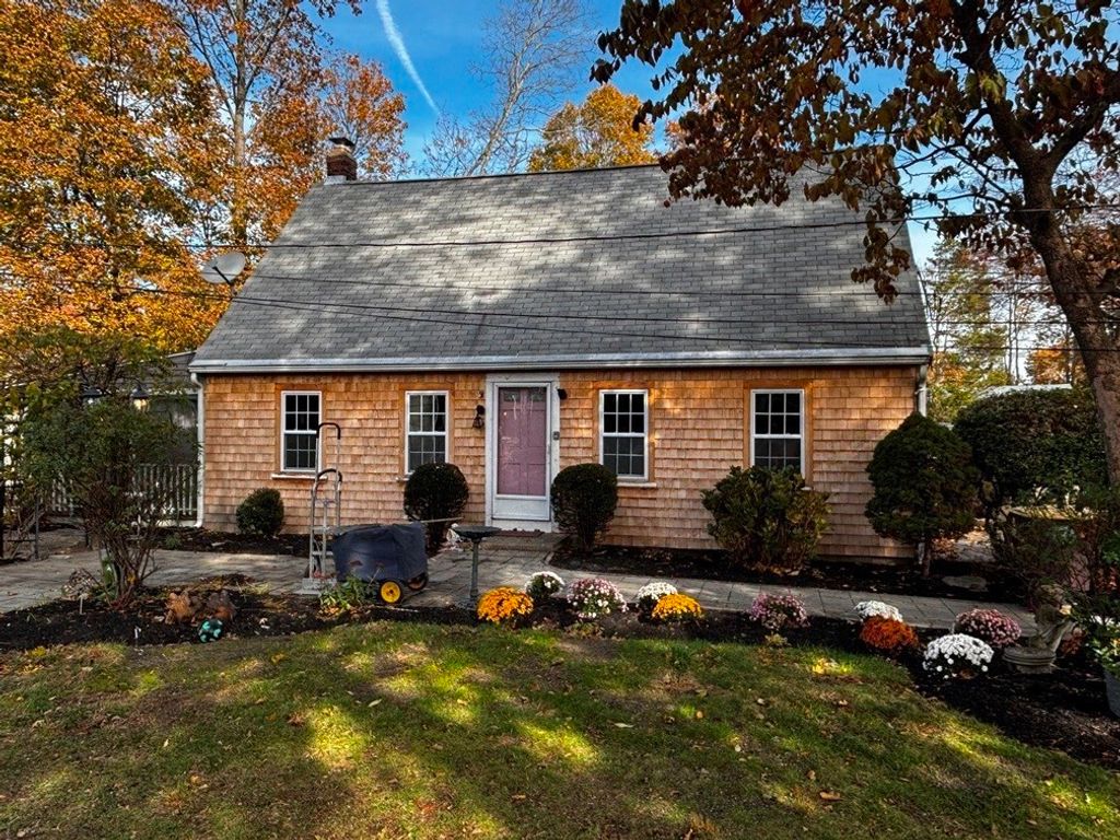 209 Lake Shore Dr, Weymouth, MA 02189