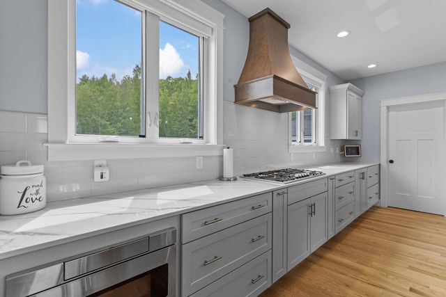13 Stone Creek Drive, Brentwood, NH 03833