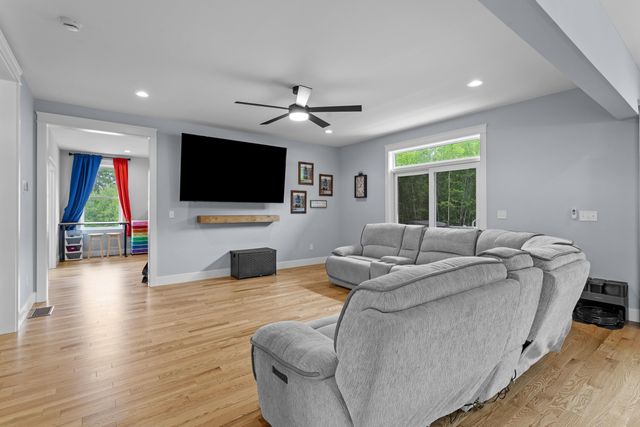 13 Stone Creek Drive, Brentwood, NH 03833
