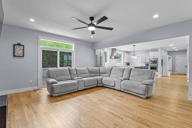 13 Stone Creek Drive, Brentwood, NH 03833