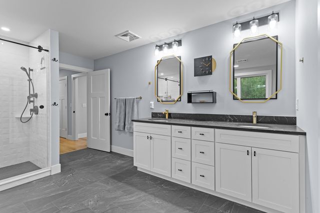 13 Stone Creek Drive, Brentwood, NH 03833