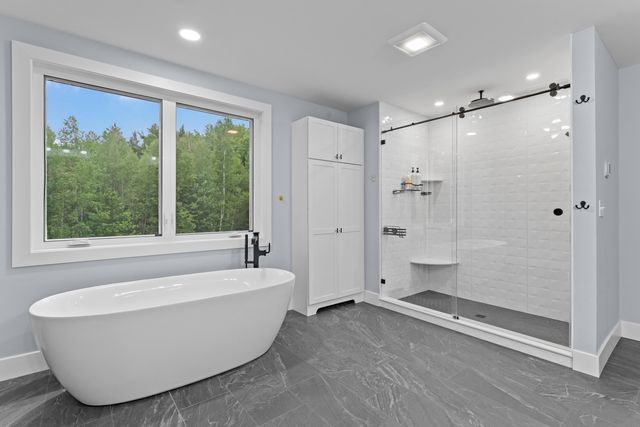 13 Stone Creek Drive, Brentwood, NH 03833