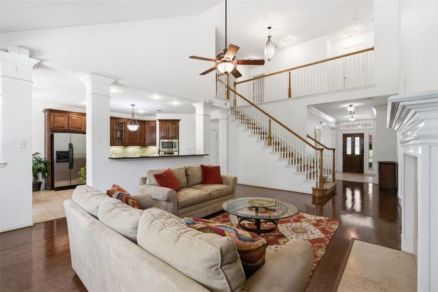 952 Water Oak Drive, Grapevine, TX 76051