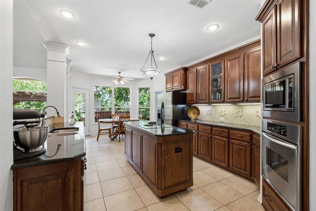 952 Water Oak Drive, Grapevine, TX 76051