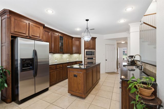 952 Water Oak Drive, Grapevine, TX 76051
