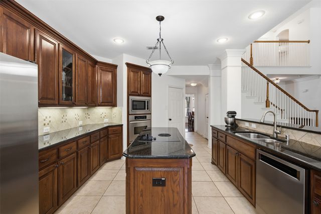 952 Water Oak Drive, Grapevine, TX 76051