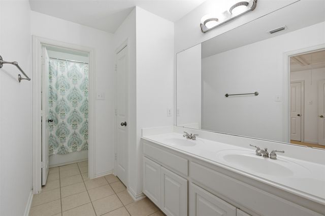 952 Water Oak Drive, Grapevine, TX 76051
