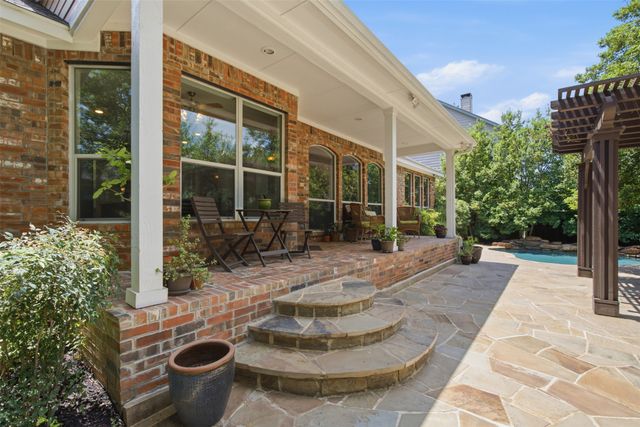 952 Water Oak Drive, Grapevine, TX 76051