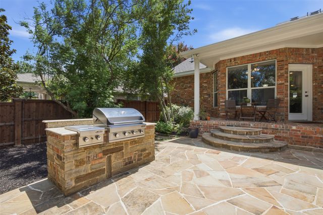 952 Water Oak Drive, Grapevine, TX 76051