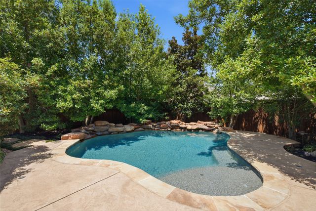 952 Water Oak Drive, Grapevine, TX 76051