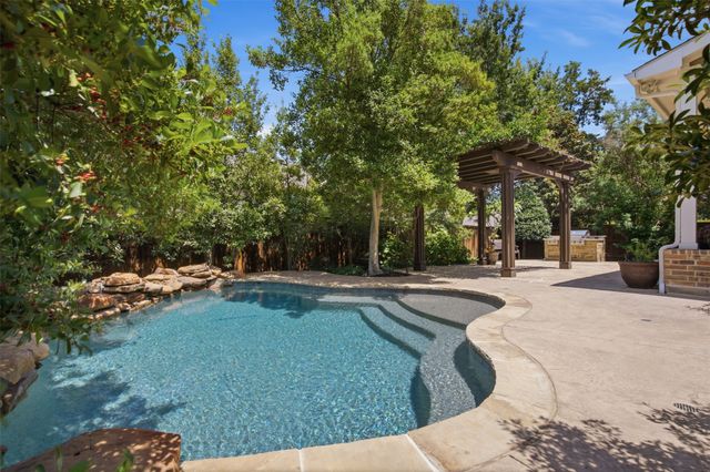 952 Water Oak Drive, Grapevine, TX 76051
