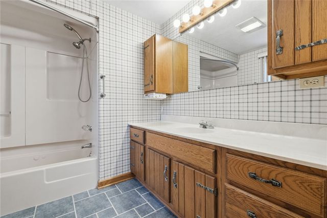 511 Bridge St, Ellwood City, PA 16117