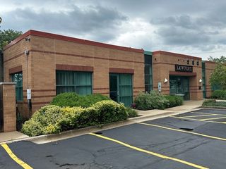 665 E Calhoun Street, Woodstock, IL 60098