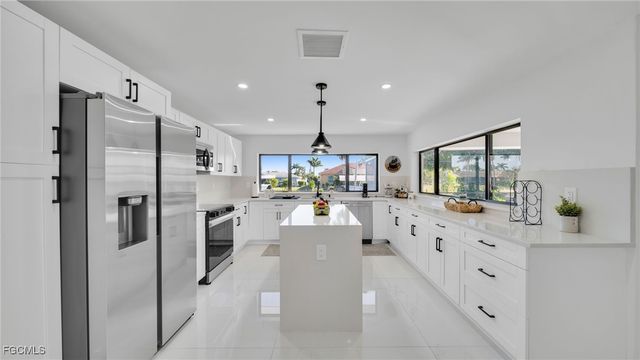 2851 SE 19th PL, Cape Coral, FL 33904