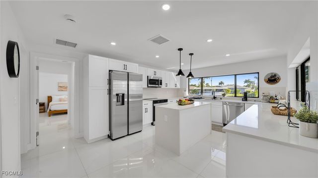 2851 SE 19th PL, Cape Coral, FL 33904