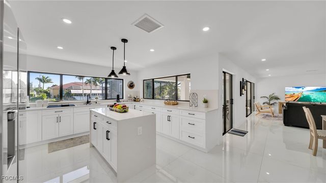 2851 SE 19th PL, Cape Coral, FL 33904