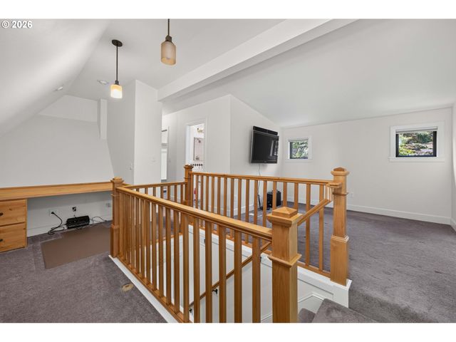 329 Se GILHAM Ave, Portland, OR 97215