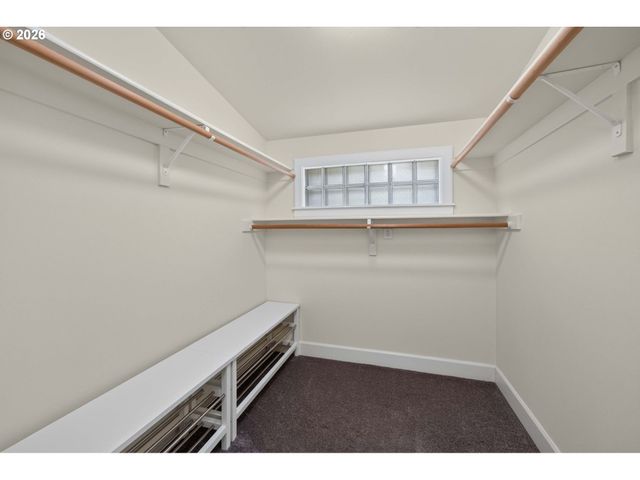 329 Se GILHAM Ave, Portland, OR 97215