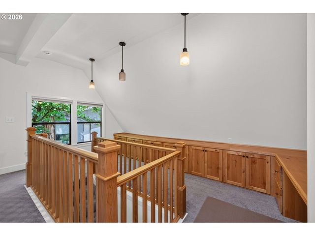 329 Se GILHAM Ave, Portland, OR 97215