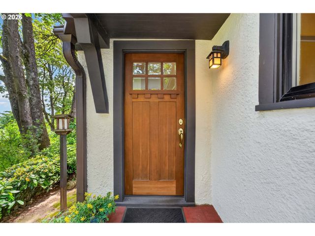 329 Se GILHAM Ave, Portland, OR 97215
