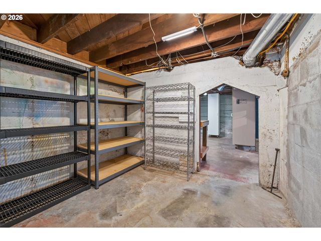 329 Se GILHAM Ave, Portland, OR 97215