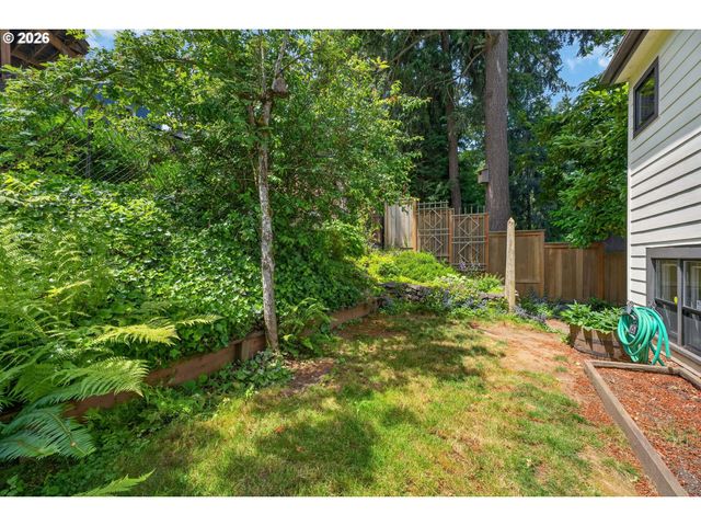 329 Se GILHAM Ave, Portland, OR 97215