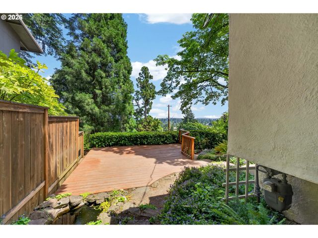 329 Se GILHAM Ave, Portland, OR 97215