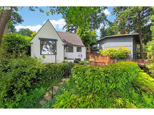 329 Se GILHAM Ave, Portland, OR 97215