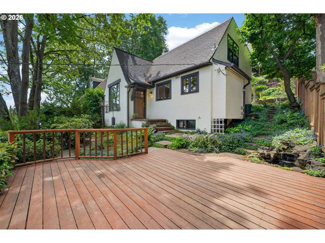 329 Se GILHAM Ave, Portland, OR 97215
