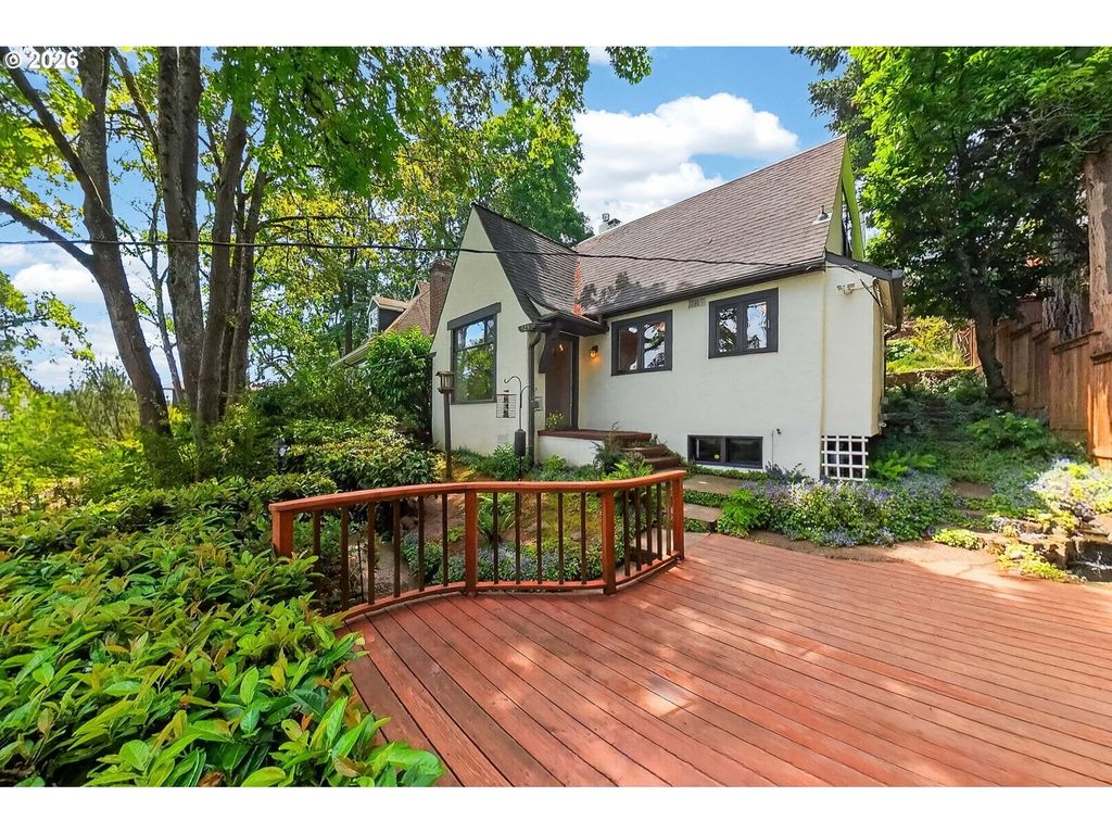 329 Se GILHAM Ave, Portland, OR 97215
