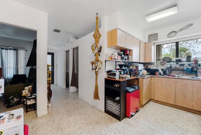 7625 NW 4th Ct, Miami, FL 33150