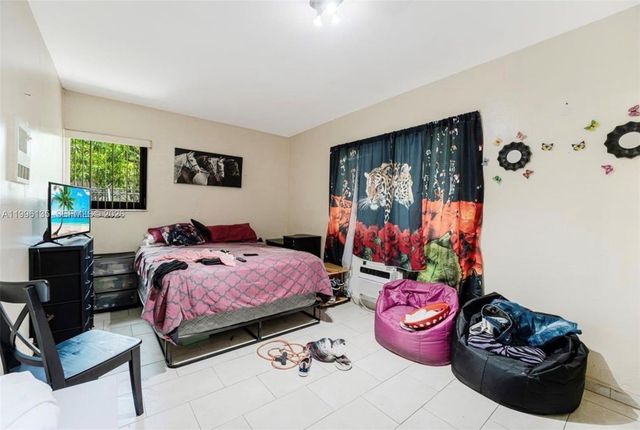 7625 NW 4th Ct, Miami, FL 33150