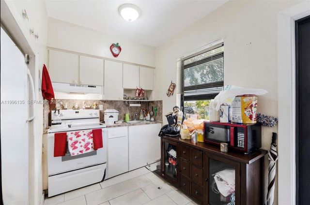 7625 NW 4th Ct, Miami, FL 33150