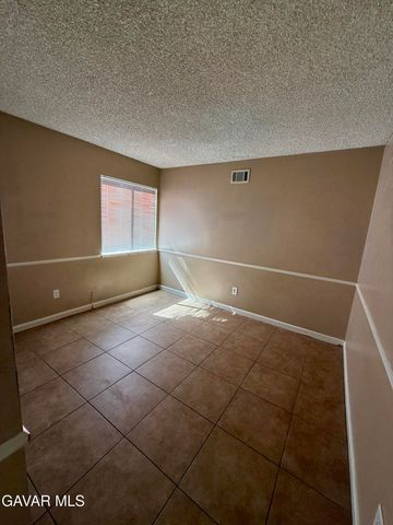 724 E Avenue J4, Lancaster, CA 93535