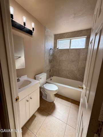 724 E Avenue J4, Lancaster, CA 93535