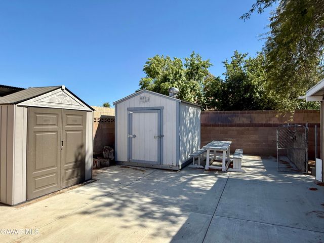 724 E Avenue J4, Lancaster, CA 93535