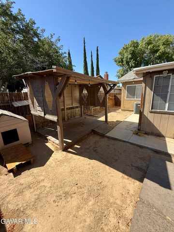 724 E Avenue J4, Lancaster, CA 93535