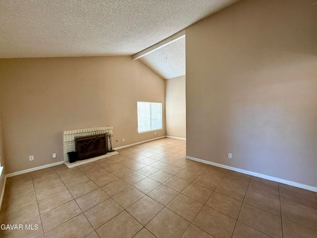 724 E Avenue J4, Lancaster, CA 93535