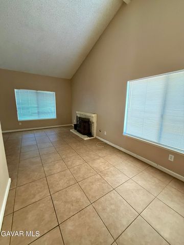 724 E Avenue J4, Lancaster, CA 93535