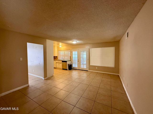 724 E Avenue J4, Lancaster, CA 93535