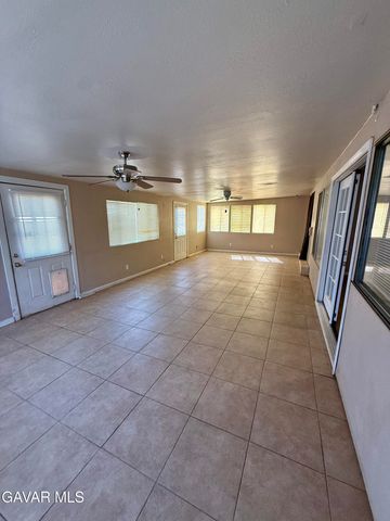 724 E Avenue J4, Lancaster, CA 93535