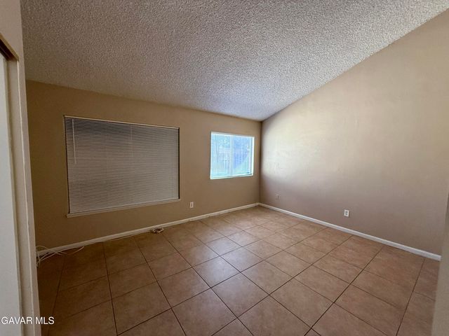 724 E Avenue J4, Lancaster, CA 93535