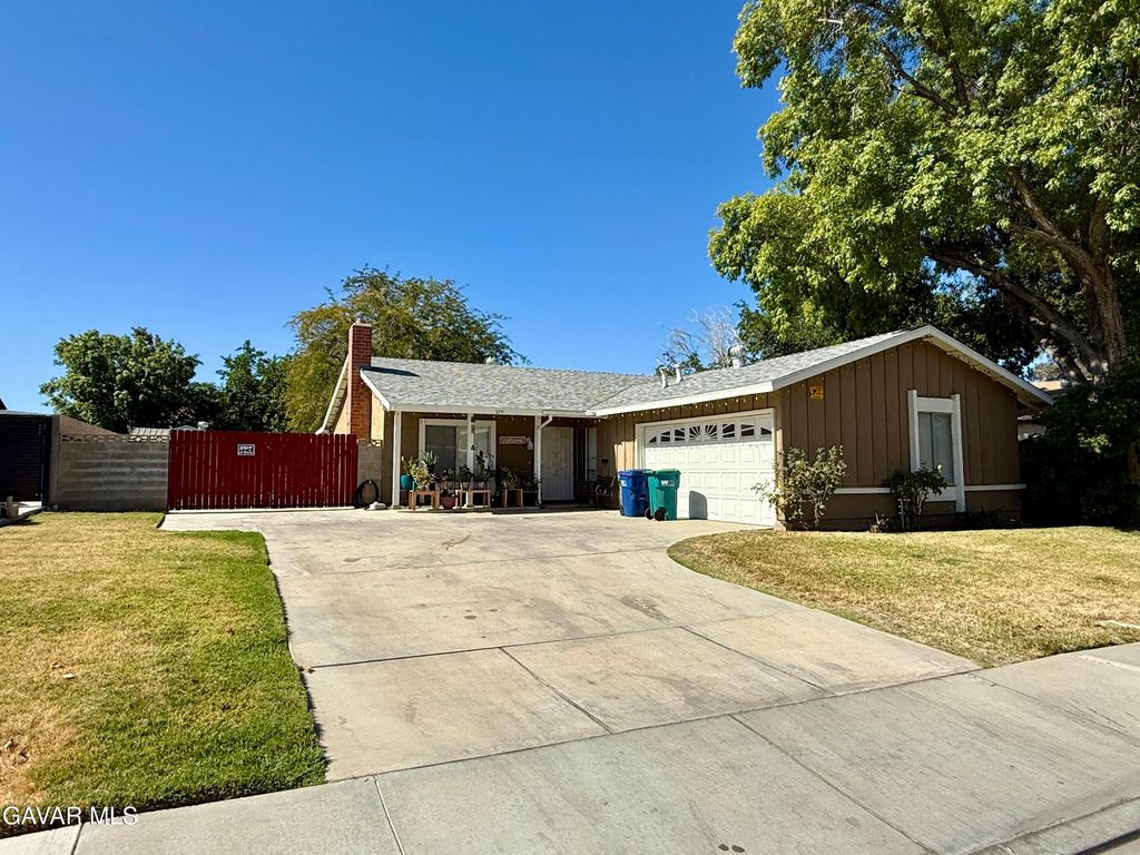 724 E Avenue J4, Lancaster, CA 93535