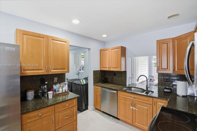 8211 NW 12th St, Pembroke Pines, FL 33024