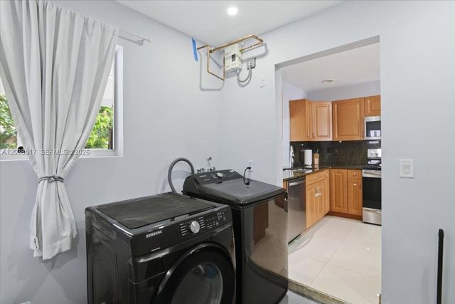 8211 NW 12th St, Pembroke Pines, FL 33024
