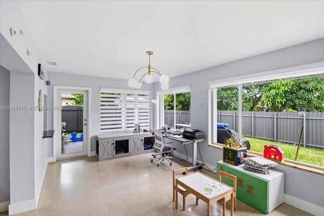 8211 NW 12th St, Pembroke Pines, FL 33024