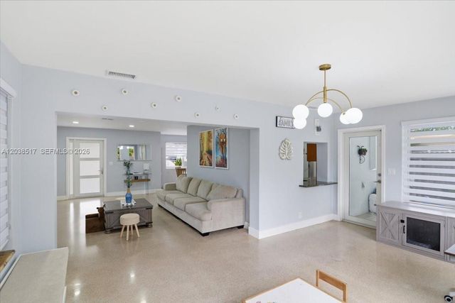 8211 NW 12th St, Pembroke Pines, FL 33024