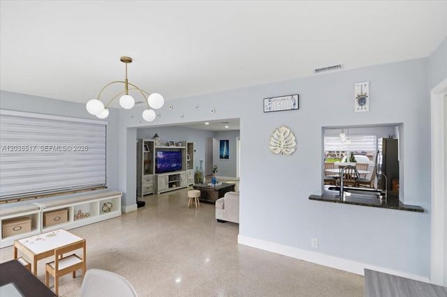 8211 NW 12th St, Pembroke Pines, FL 33024